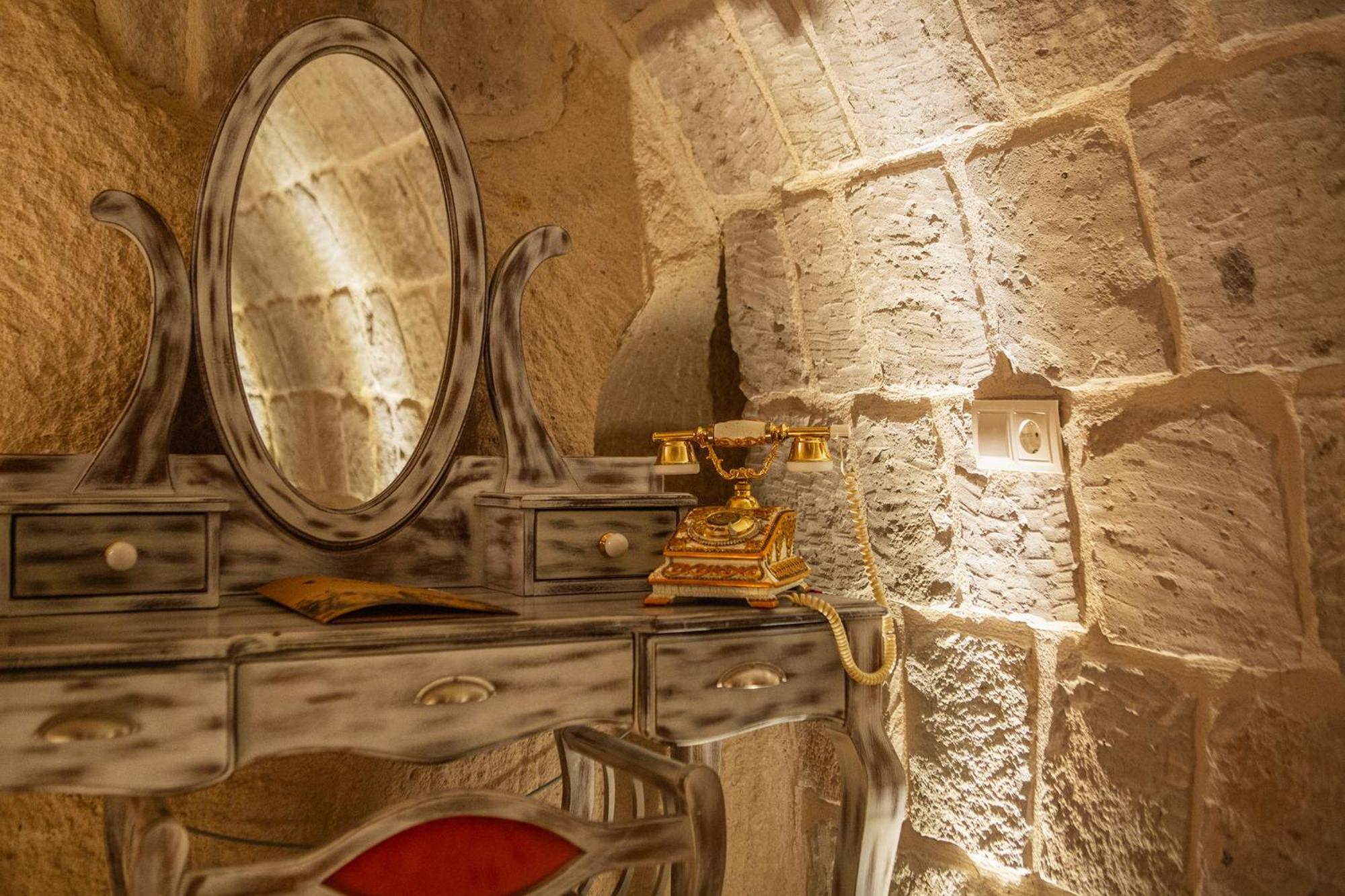 Karlik Cave Suite Cappadocia Üçhisar Exteriör bild